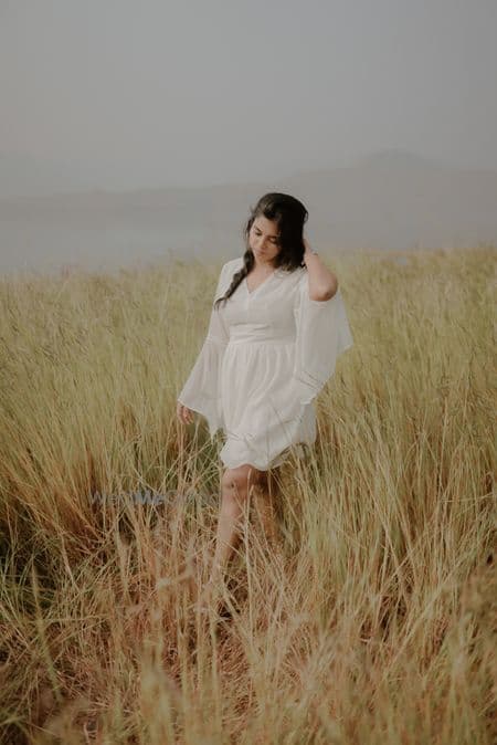 Dreamy pre-wedding in grass fields